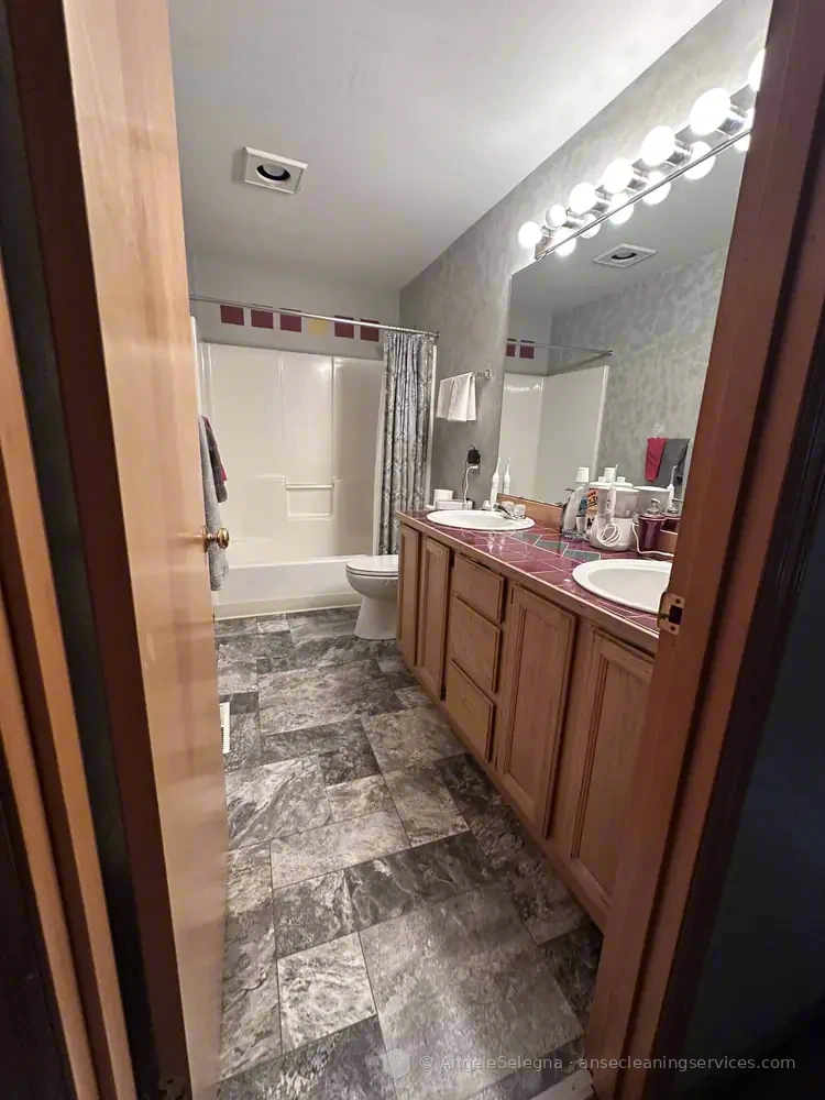 Master bathroom after cleaning